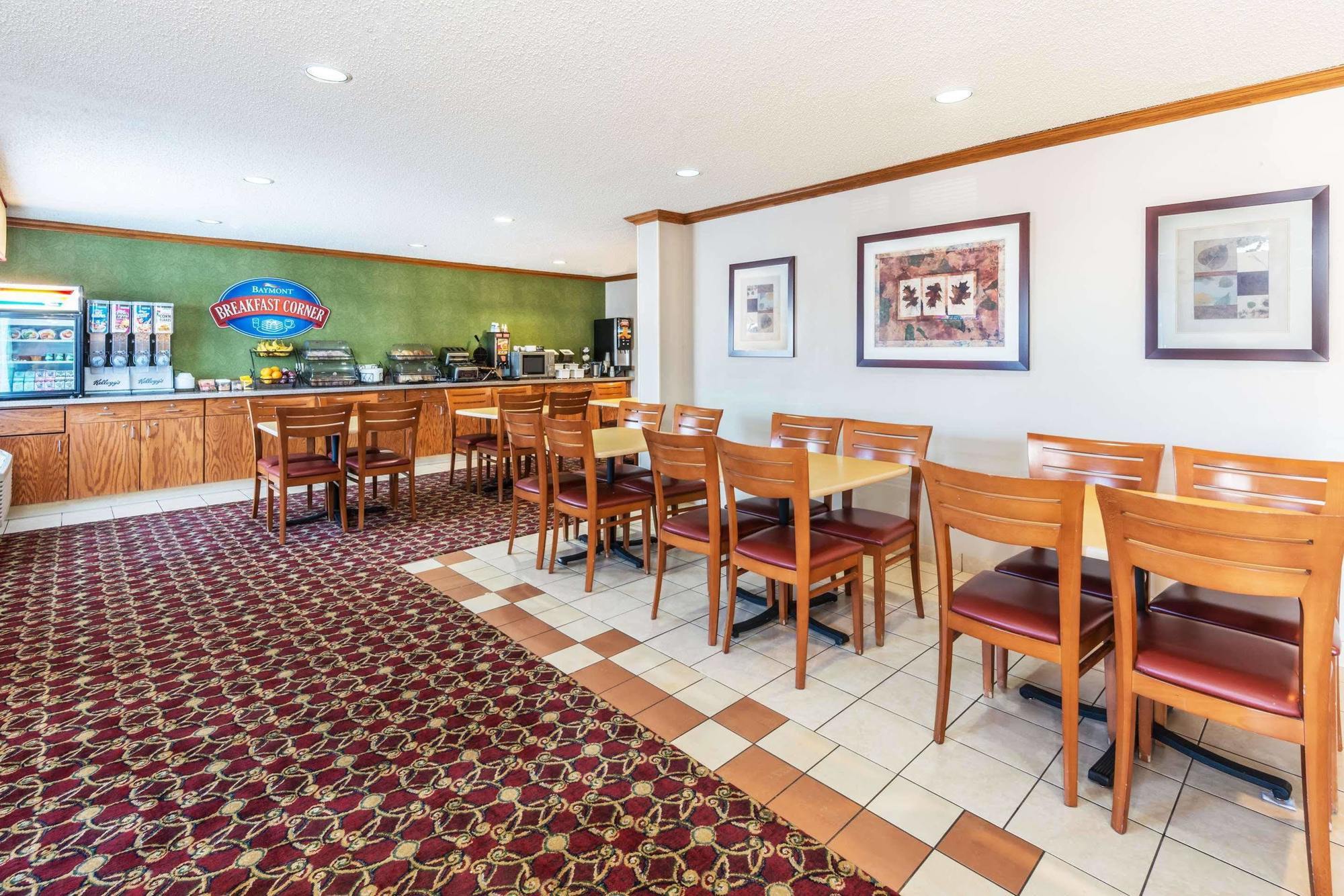 Baymont By Wyndham Salina Hotel Exterior foto